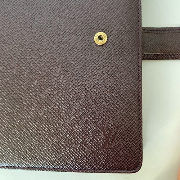 Louis Vuitton medium agenda in Taiga leather - Picture 3 of 12